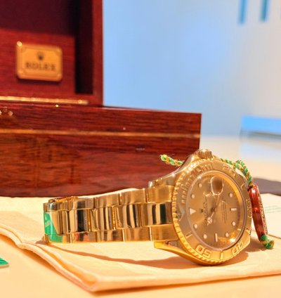Rolex Yacht-master 40 16628 Automatic 2008 Yellow Gold Very Good