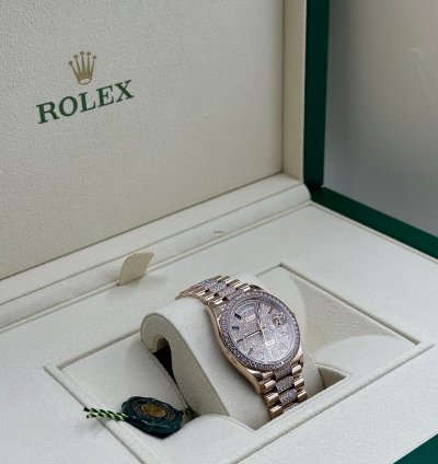 Rolex Day-date 36 Rainbow Diamonds