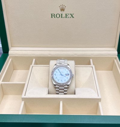 Rolex Day-date 40 Arabic Numerals Platinum Diamond Bezel