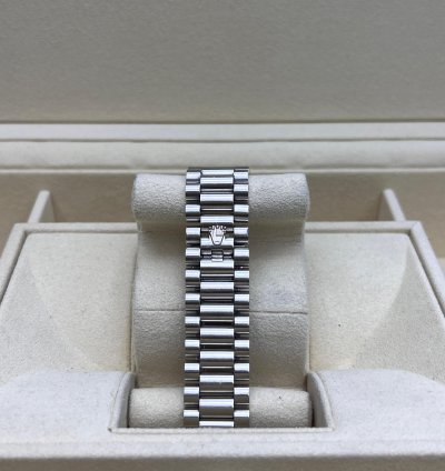 Rolex Day-date 40 Arabic Numerals Platinum Diamond Bezel