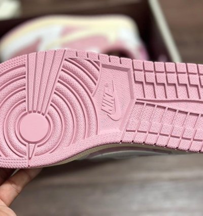 Jordan 1 Retro Low Og Sp Travis Scott Sail Shy Pink