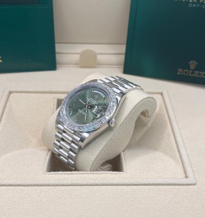 Rolex Day-date 40 Green Arabic Dial Baguette Diamond Bezel Full Platnium