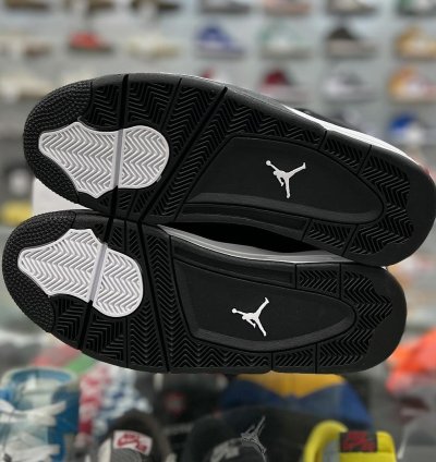 Jordan 4 Thunder White