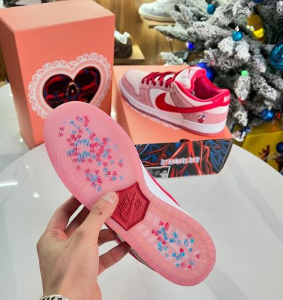Nike Sb Dunk Strange Love