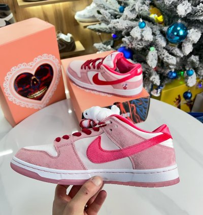 Nike Sb Dunk Strange Love