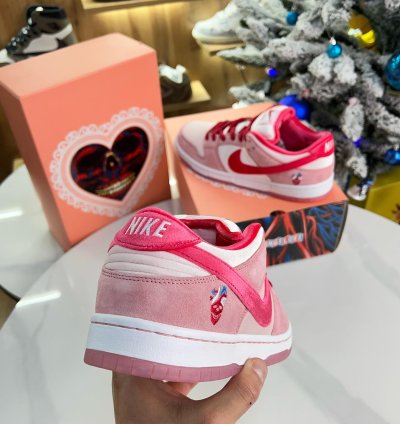 Nike Sb Dunk Strange Love