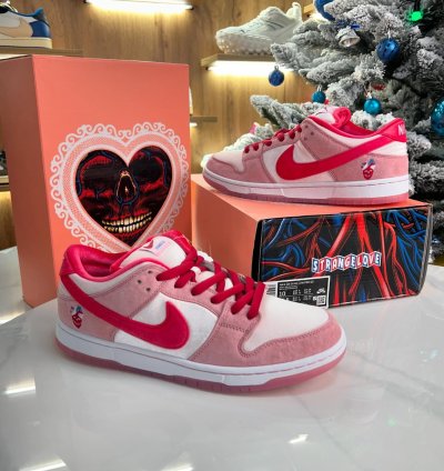 Nike Sb Dunk Strange Love