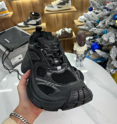 Balenciaga 10xl Black