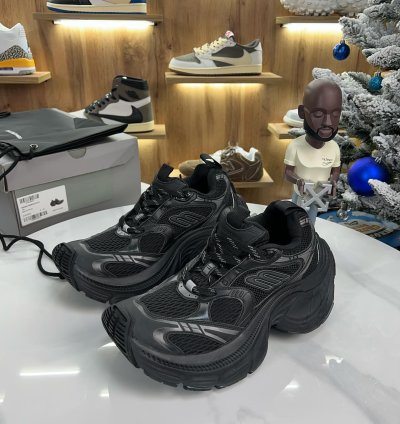 Balenciaga 10xl Black