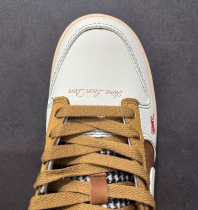 Nk Sb Dunk Low Pro Dv5744-112