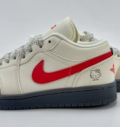 Ike Sb Dunk Low X Hello Kitty Xf8698-037