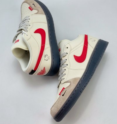 Ike Sb Dunk Low X Hello Kitty Xf8698-037
