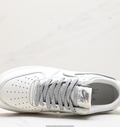 200 Nike Air Force 1 Low 07 -