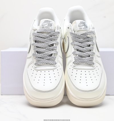 200 Nike Air Force 1 Low 07 -