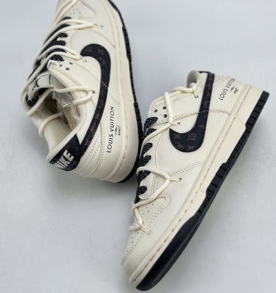 300 Nike Sb Dunk Low X Louis Vuitton White And Black Stars Jj5688-103 - H