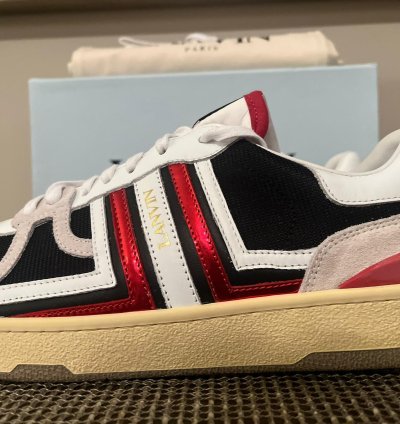 Clay Low Top Sneakers In Black Red