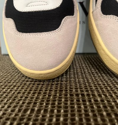 Clay Low Top Sneakers In Black Red