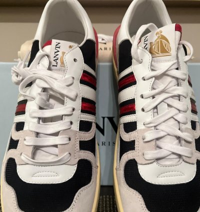Clay Low Top Sneakers In Black Red