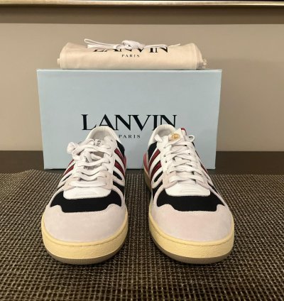Clay Low Top Sneakers In Black Red