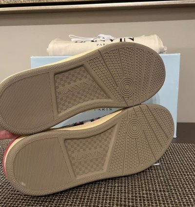 Clay Low Top Sneakers In Black Red
