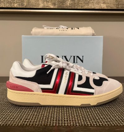 Clay Low Top Sneakers In Black Red