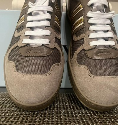Clay Low Top Sneakers In Dark Grey Gold