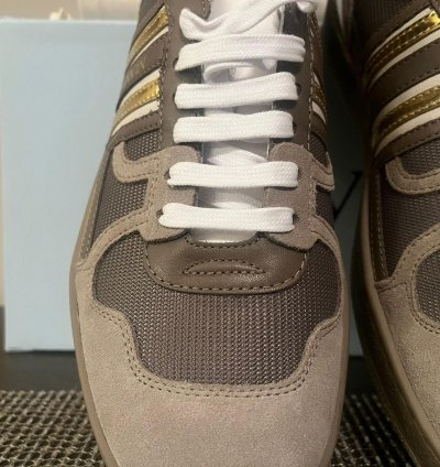 Clay Low Top Sneakers In Dark Grey Gold