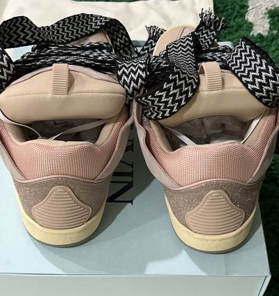 Curb Sneakers