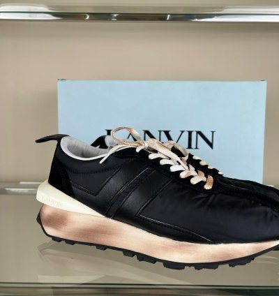 Low Top Runner Sneakers In Black