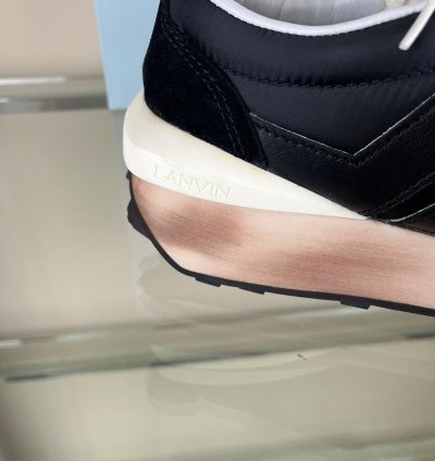 Low Top Runner Sneakers In Black