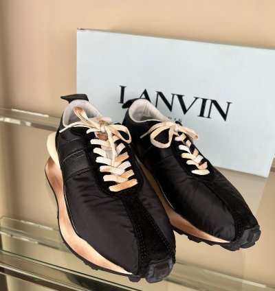 Low Top Runner Sneakers In Black