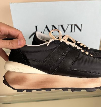 Low Top Runner Sneakers In Black