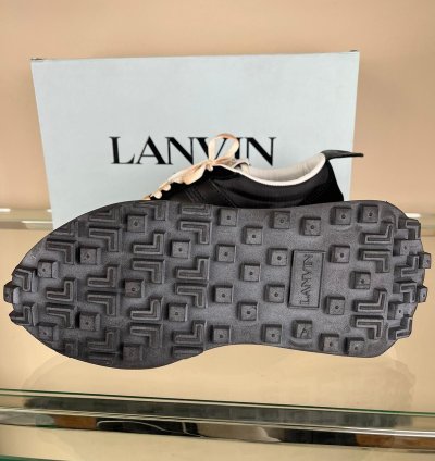 Low Top Runner Sneakers In Black