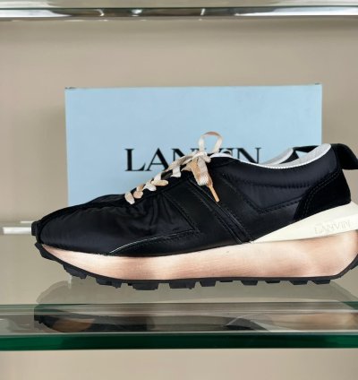 Low Top Runner Sneakers In Black