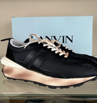 Low Top Runner Sneakers In Black