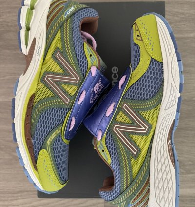 New Balance 860v2 Upthere 2000 Tropes