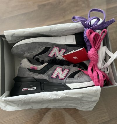 New Balance 997s Fusion Kith United Arrows Sons Gris Rose