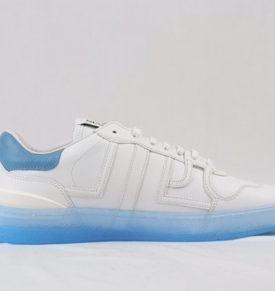 O1rshd11223 Clay Low Top Sneakers In White Blue