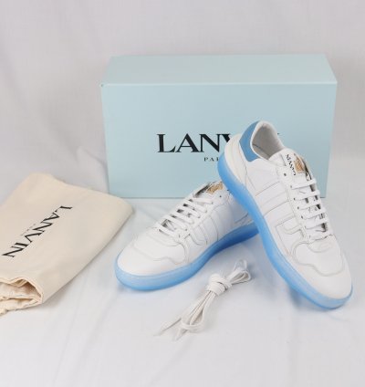 O1rshd11223 Clay Low Top Sneakers In White Blue