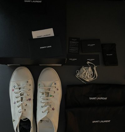 650new Limited Edition Runway Star Canvas Low Top Sneakers