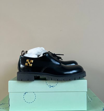 Arrow Derby In Black