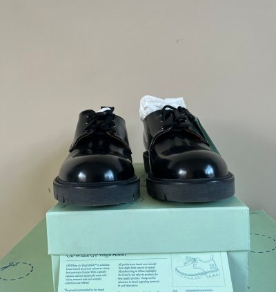 Arrow Derby In Black