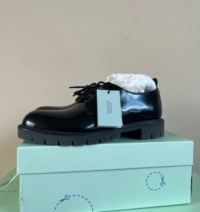 Arrow Derby In Black