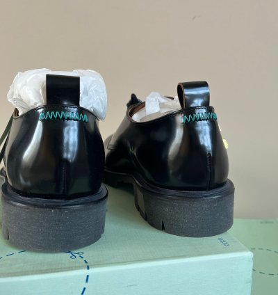 Arrow Derby In Black