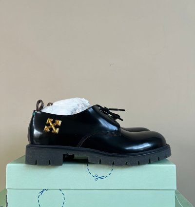 Arrow Derby In Black