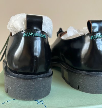 Arrow Derby In Black