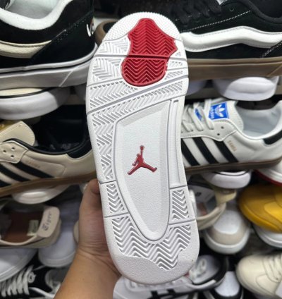 Jordan 4 Metallic Red