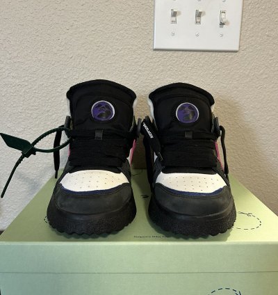 Off White Sponge Mid Top Black Fuchsia