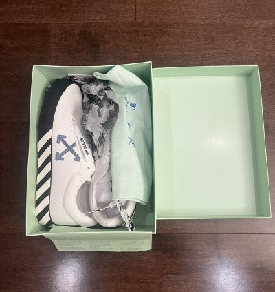 Off White Vulcanized Low Sneaker