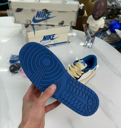 Jordan 1 Retro Low Og Sp Fragment X Travis Scott